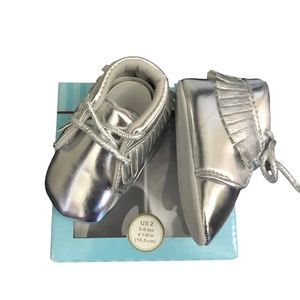 NWT juDanzy Silver Soft co-zy sole Shoes 2 (3-6 mo)